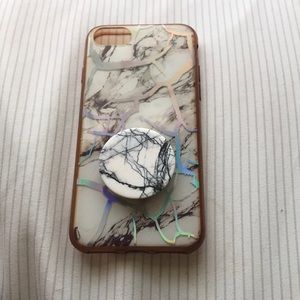 This iPhone 6 case with pop socket!